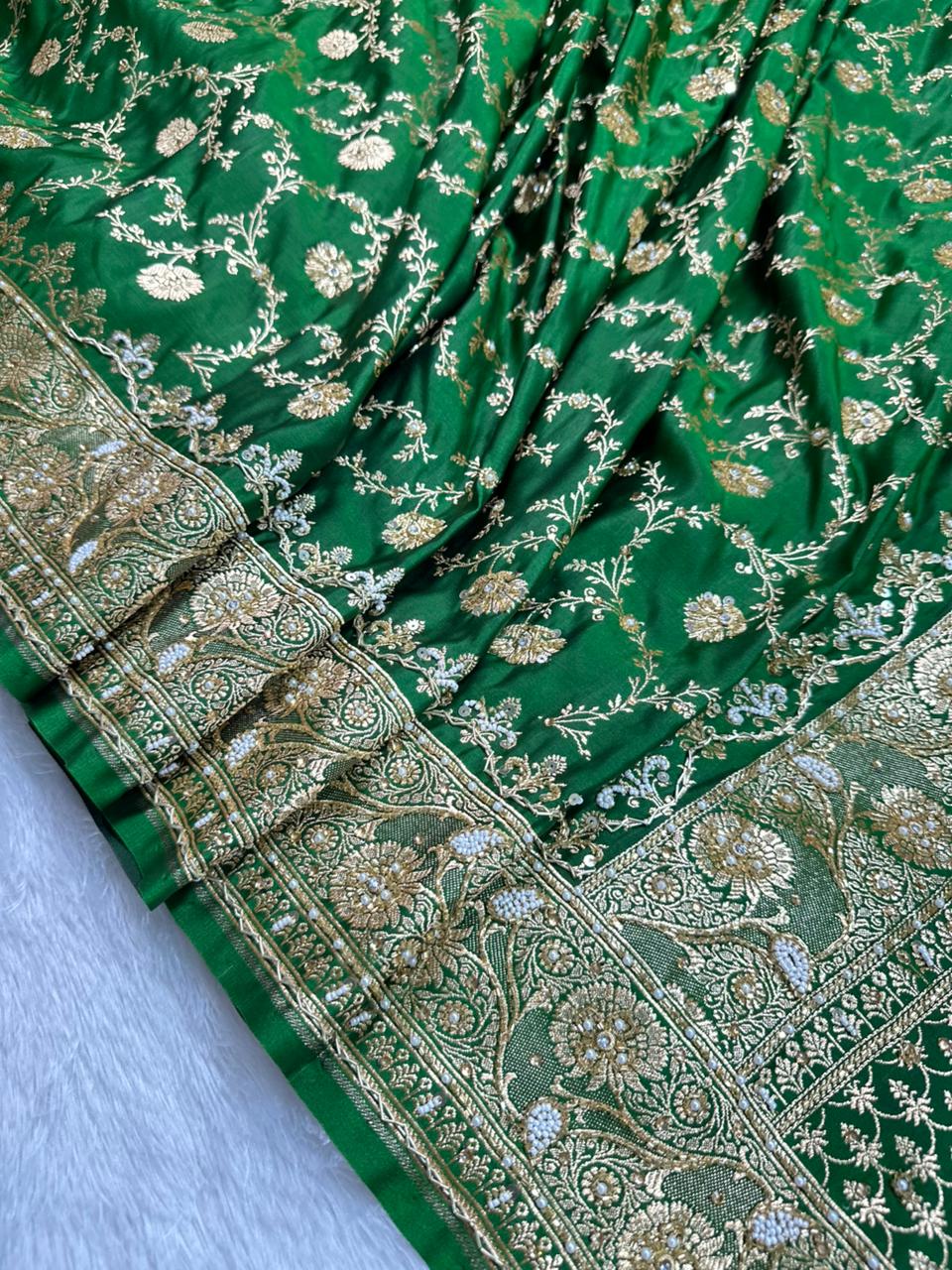 Handwork Banarasi Silk Saree – Emerald Green with Zari &amp; Zardozi Embroidery