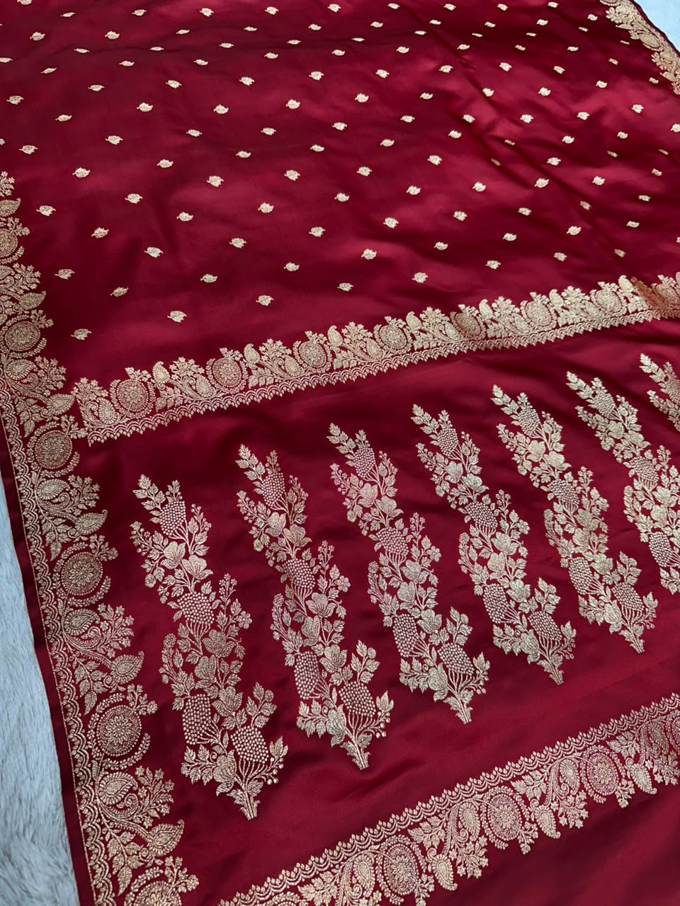 Deep Red Banarasi Silk Blend Saree – Rich Zari Floral &amp; Paisley Work