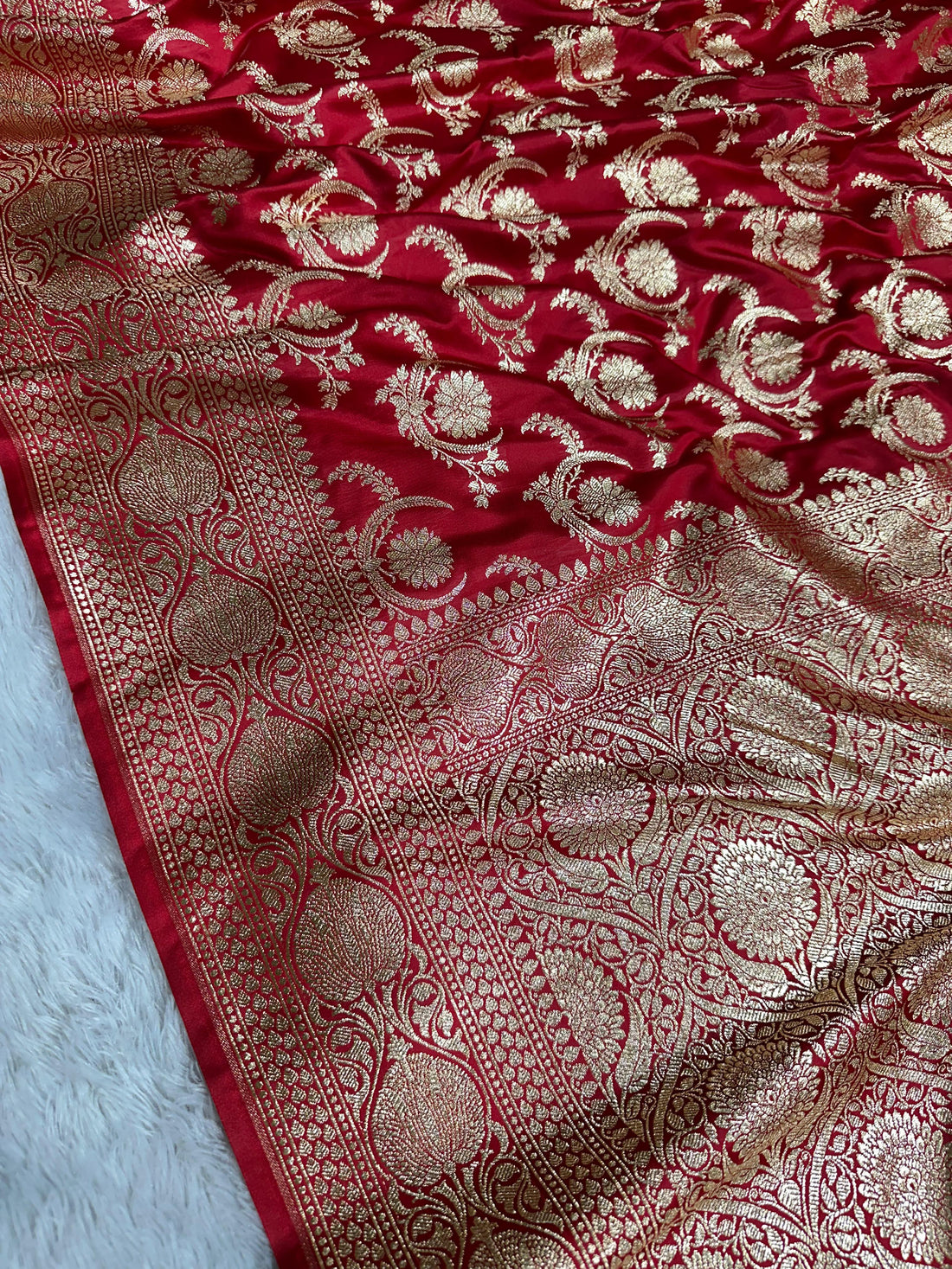 Baanrasi silk satin saree